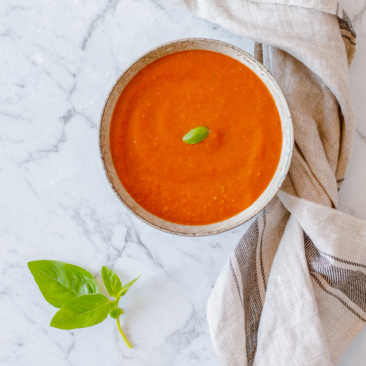 Roasted Tomato Basil Soup: Creamy, Flavorful, and Vegan-Friendly